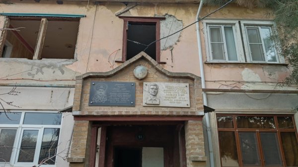 Sumqayıtda qəzalı “Fin evləri”nin söküntüsünə başlanılıb - FOTO