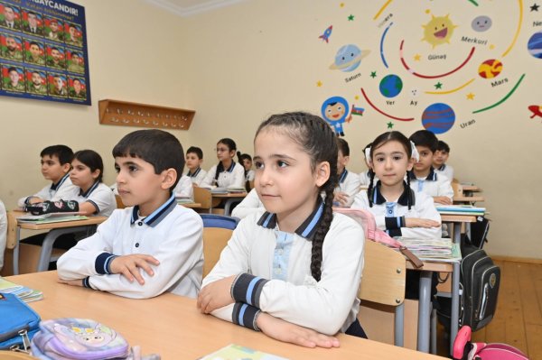 Elm və təhsil naziri Sumqayıtdakı 1 nömrəli tam orta məktəbdə - FOTOLAR