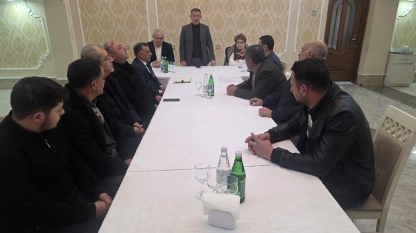 Bakının bu ərazisindəki yaşıllıqların köçürülməsinə rəy verilməsi məsələsinə baxılır