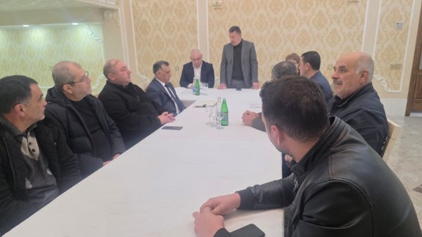 Bakının bu ərazisindəki yaşıllıqların köçürülməsinə rəy verilməsi məsələsinə baxılır