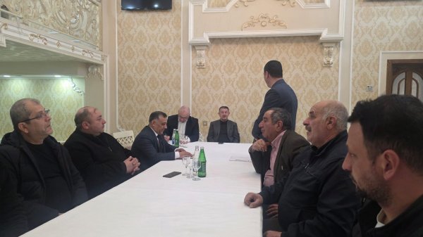 Bakının bu ərazisindəki yaşıllıqların köçürülməsinə rəy verilməsi məsələsinə baxılır