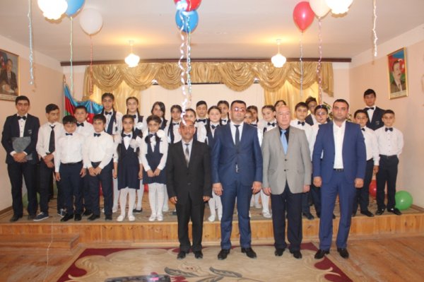 Sumqayıt şəhər 9 saylı orta məktəbdə 28 May- Respublika günü münasibətilə tədbir keçirilib