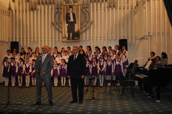 Sumqayıtda Respublika gününə həsr olunmuş konsert keçirilib -FOTOLAR Sumqayıtda Respublika gününə həsr olunmuş konsert keçirilib -FOTOLAR