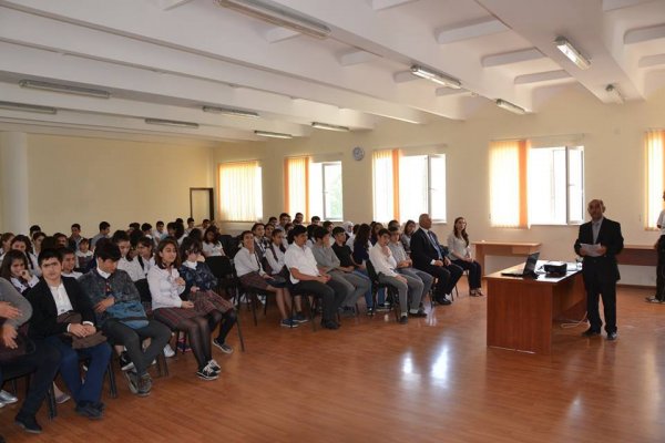Bilik Fondu Sumqayıtda yuxarı sinif şagirdləri üçün tədbir keçirib-FOTO