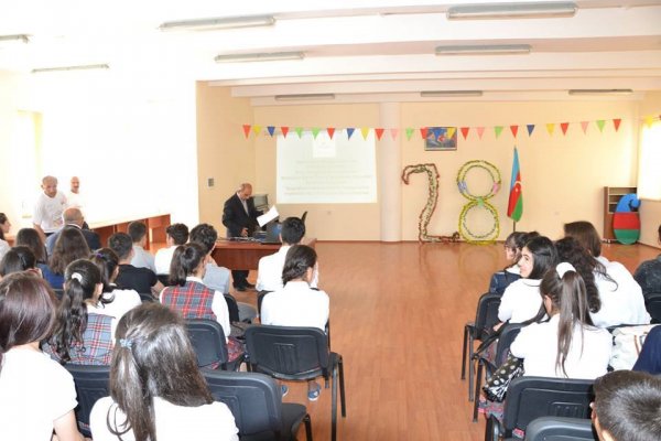 Bilik Fondu Sumqayıtda yuxarı sinif şagirdləri üçün tədbir keçirib-FOTO