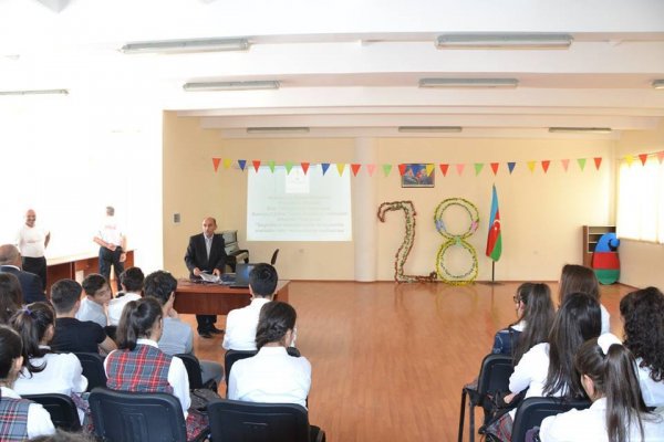 Bilik Fondu Sumqayıtda yuxarı sinif şagirdləri üçün tədbir keçirib-FOTO