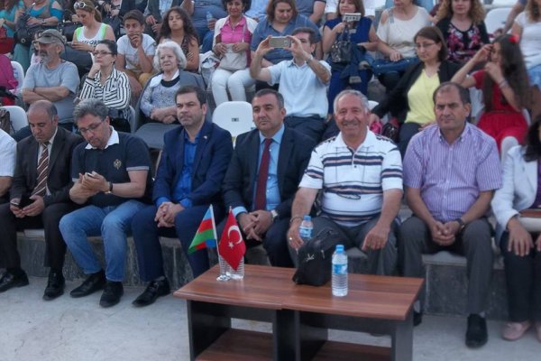 İzmirdə möhtəşəm Cümhuriyyət şənliyi - FOTOLAR