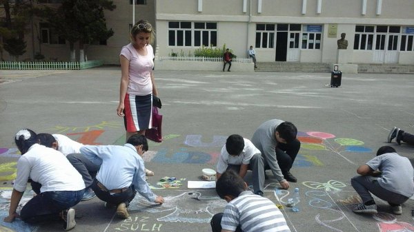 Sumqayıtda asfalt üzərində rəsm müsabiqəsi keçirilib - FOTOLAR