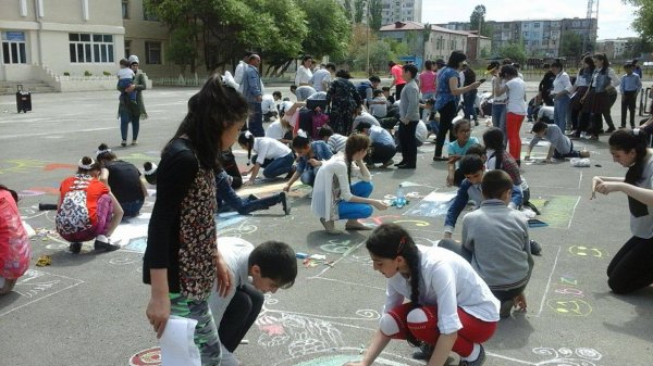 Sumqayıtda asfalt üzərində rəsm müsabiqəsi keçirilib - FOTOLAR