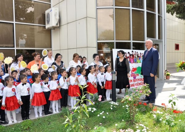 Sumqayıtın İcra başçısı uşaqları sevindirdi – FOTOLAR
