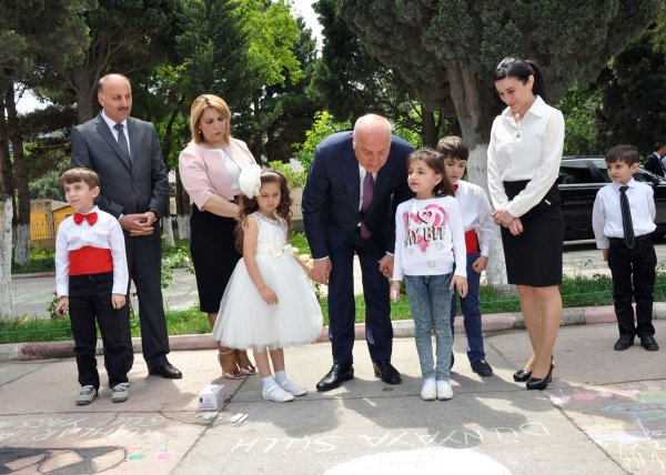 Sumqayıtın İcra başçısı uşaqları sevindirdi – FOTOLAR