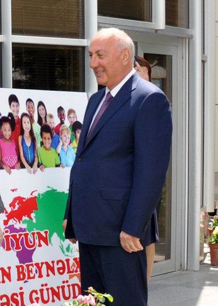 Sumqayıtın İcra başçısı uşaqları sevindirdi – FOTOLAR