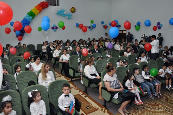 Sumqayıtın İcra başçısı uşaqları sevindirdi – FOTOLAR
