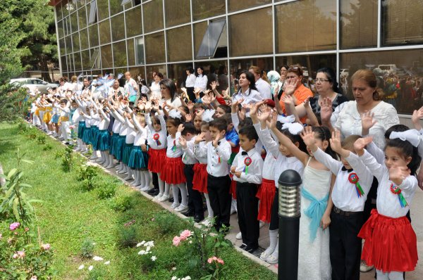 Sumqayıtın İcra başçısı uşaqları sevindirdi – FOTOLAR