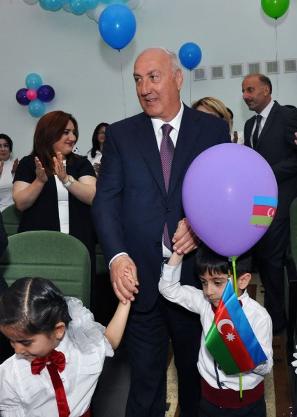 Sumqayıtın İcra başçısı uşaqları sevindirdi – FOTOLAR