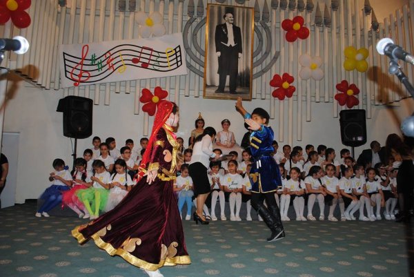Sumqayıtın incəsənət və musiqi məktəblərində bayram tədbirləri keçirilib - FOTOLAR Sumqayıtın incəsənət və musiqi məktəblərində bayram tədbirləri keçirilib - FOTOLAR