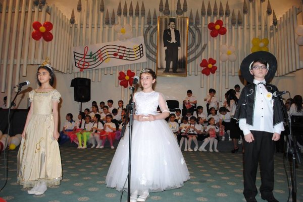 Sumqayıtın incəsənət və musiqi məktəblərində bayram tədbirləri keçirilib - FOTOLAR Sumqayıtın incəsənət və musiqi məktəblərində bayram tədbirləri keçirilib - FOTOLAR