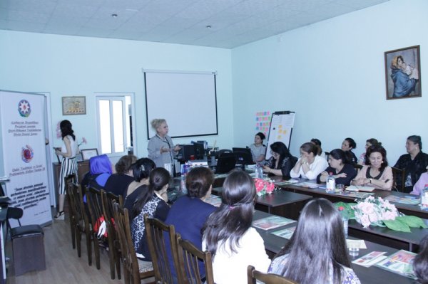 Sumqayıtda “Risk qrupuna daxil olan insanlar: preventiv tədbirlər və sosial dəstək” mövzusunda  təlim keçirilib - FOTO
