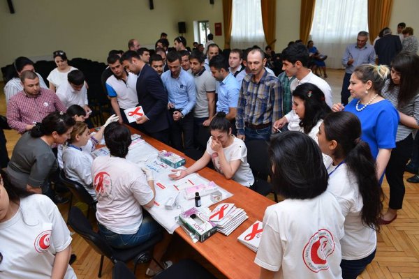 Sumqayıtda  kimyaçılar arasında könüllü skrininq-test analizi keçirilib - FOTO