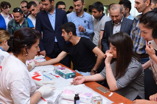 Sumqayıtda  kimyaçılar arasında könüllü skrininq-test analizi keçirilib - FOTO