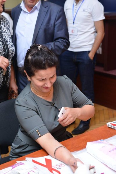 Sumqayıtda  kimyaçılar arasında könüllü skrininq-test analizi keçirilib - FOTO