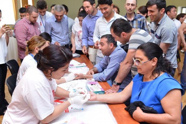 Sumqayıtda  kimyaçılar arasında könüllü skrininq-test analizi keçirilib - FOTO