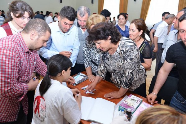 Sumqayıtda  kimyaçılar arasında könüllü skrininq-test analizi keçirilib - FOTO