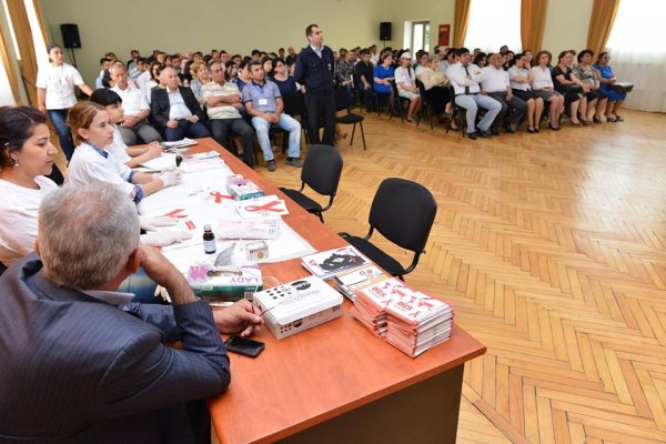 Sumqayıtda  kimyaçılar arasında könüllü skrininq-test analizi keçirilib - FOTO