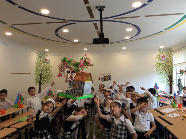 Sumqayıtda həsəd aparılan sinif, xalça üzərində dərs... - REPORTAJ (FOTOLAR) Sumqayıtda həsəd aparılan sinif, xalça üzərində dərs... - REPORTAJ (FOTOLAR)