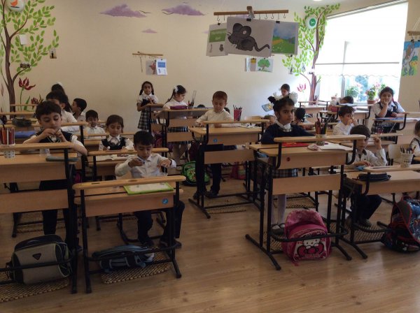 Sumqayıtda həsəd aparılan sinif, xalça üzərində dərs... - REPORTAJ (FOTOLAR) Sumqayıtda həsəd aparılan sinif, xalça üzərində dərs... - REPORTAJ (FOTOLAR)