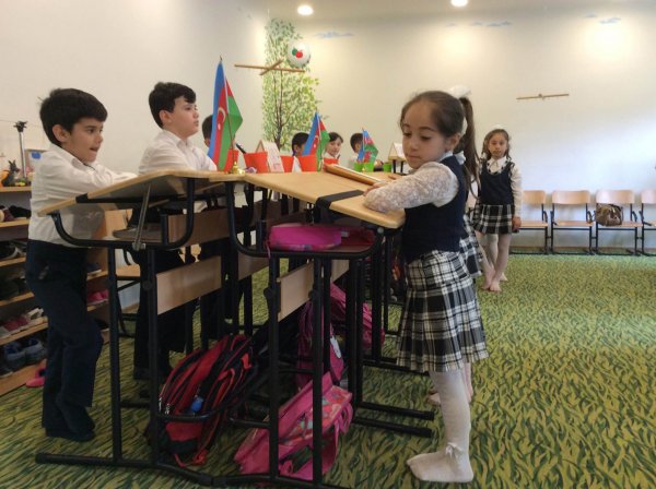 Sumqayıtda həsəd aparılan sinif, xalça üzərində dərs... - REPORTAJ (FOTOLAR) Sumqayıtda həsəd aparılan sinif, xalça üzərində dərs... - REPORTAJ (FOTOLAR)