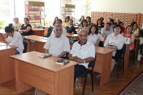 Sumqayıtda yazıçı-jurnalist Eyruz Məmmədovun yeni romanının təqdimatı keçirilib – FOTOLAR Sumqayıtda yazıçı-jurnalist Eyruz Məmmədovun yeni romanının təqdimatı keçirilib – FOTOLAR