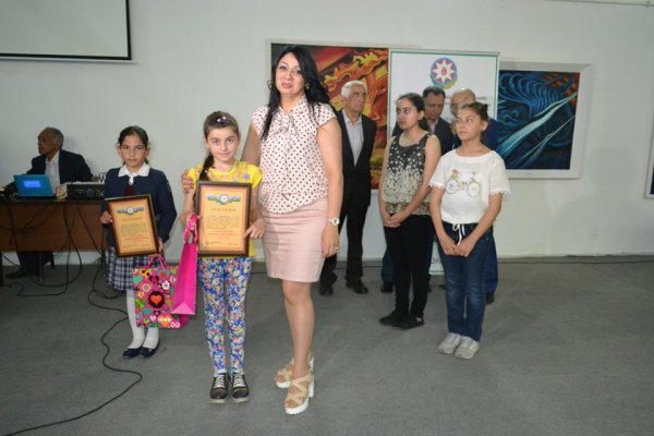 Sumqayıtda rəsm müsabiqəsinin qalibləri mükafatlandırıldı - FOTOLAR