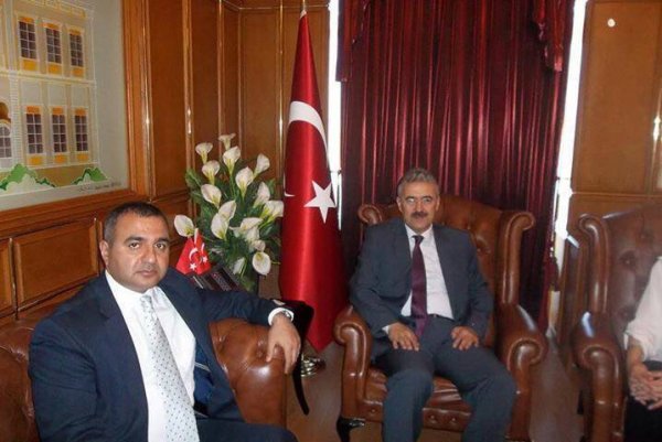 Dünya Azərbaycanlıları Konqresinin sədri İzmir valisi ilə görüşüb Dünya Azərbaycanlıları Konqresinin sədri İzmir valisi ilə görüşüb