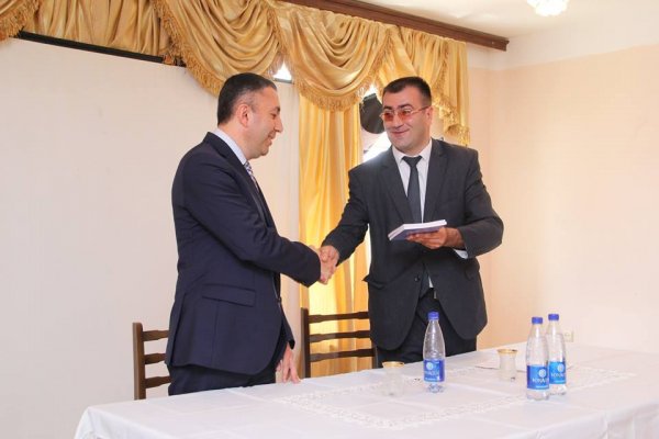 Sumqayıtın deputatı müəllimlərlə görüşdü - FOTO Sumqayıtın deputatı müəllimlərlə görüşdü - FOTO