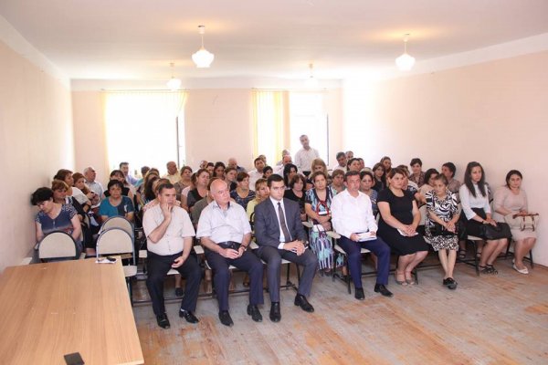 Sumqayıtın deputatı müəllimlərlə görüşdü - FOTO Sumqayıtın deputatı müəllimlərlə görüşdü - FOTO