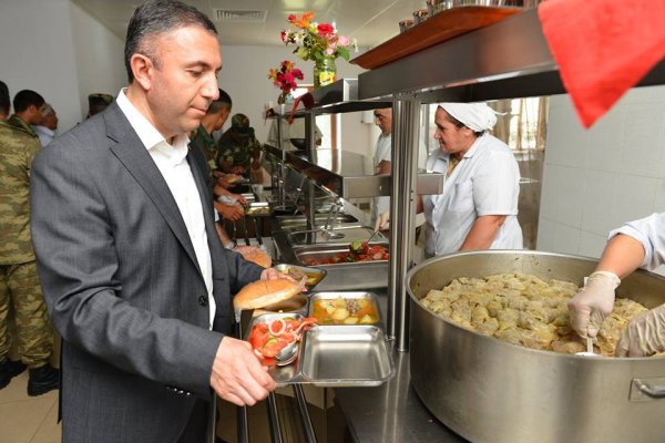 Sumqayıtın millət vəkilləri cəbhə bölgəsində əsgərlərlə bir arada – FOTOLAR Sumqayıtın millət vəkilləri cəbhə bölgəsində əsgərlərlə bir arada – FOTOLAR