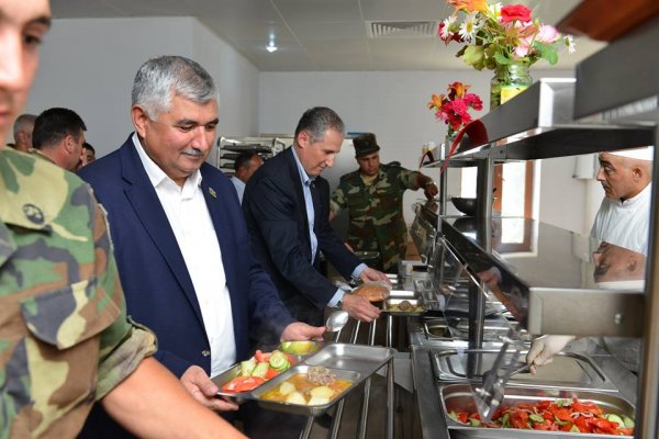 Sumqayıtın millət vəkilləri cəbhə bölgəsində əsgərlərlə bir arada – FOTOLAR Sumqayıtın millət vəkilləri cəbhə bölgəsində əsgərlərlə bir arada – FOTOLAR