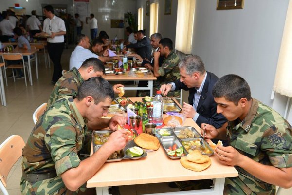 Sumqayıtın millət vəkilləri cəbhə bölgəsində əsgərlərlə bir arada – FOTOLAR Sumqayıtın millət vəkilləri cəbhə bölgəsində əsgərlərlə bir arada – FOTOLAR