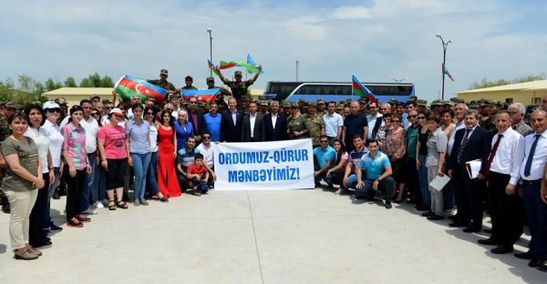 Sumqayıtın millət vəkilləri cəbhə bölgəsində əsgərlərlə bir arada – FOTOLAR Sumqayıtın millət vəkilləri cəbhə bölgəsində əsgərlərlə bir arada – FOTOLAR