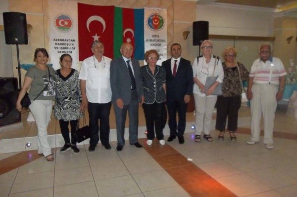DAK və AKİDER İzmirdə iftar mərasimi təşkil edib -FOTO DAK və AKİDER İzmirdə iftar mərasimi təşkil edib -FOTO