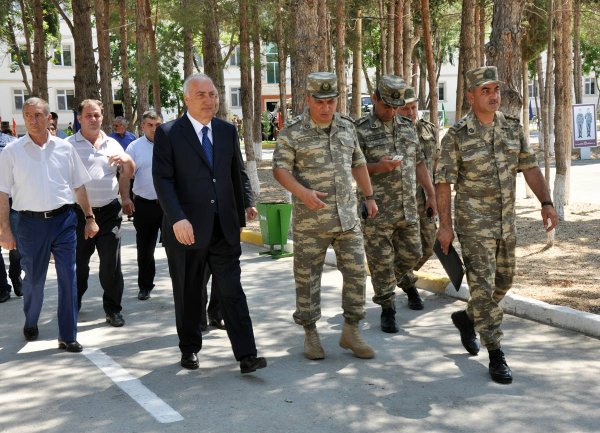 Sumqayıtın icra başçısı snayper tüfəngi ilə nişan "aldı" - VİDEO+FOTOLAR
