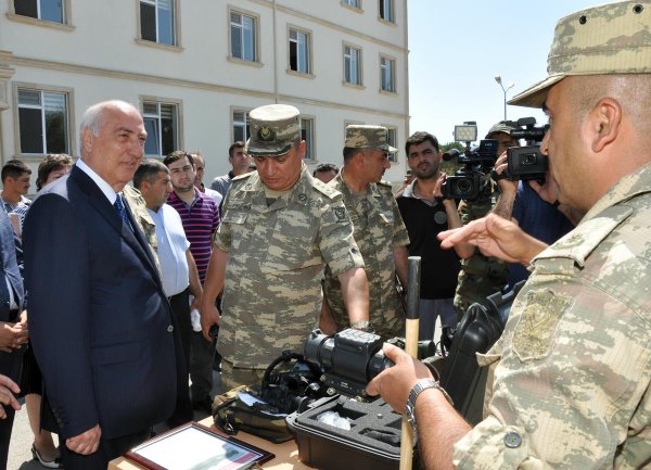 Sumqayıtın icra başçısı snayper tüfəngi ilə nişan "aldı" - VİDEO+FOTOLAR