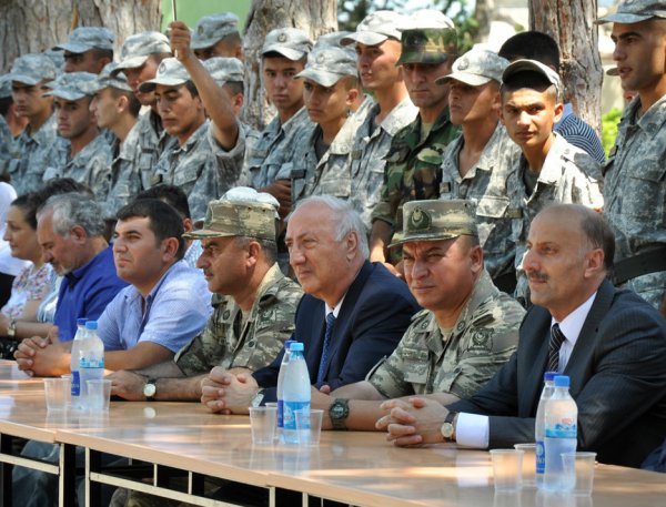 Sumqayıtın icra başçısı snayper tüfəngi ilə nişan "aldı" - VİDEO+FOTOLAR