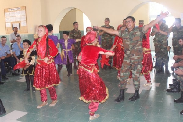 Sumqayıtda hərbi hissədə bayram tədbiri təşkil olunub-FOTOLAR Sumqayıtda hərbi hissədə bayram tədbiri təşkil olunub-FOTOLAR