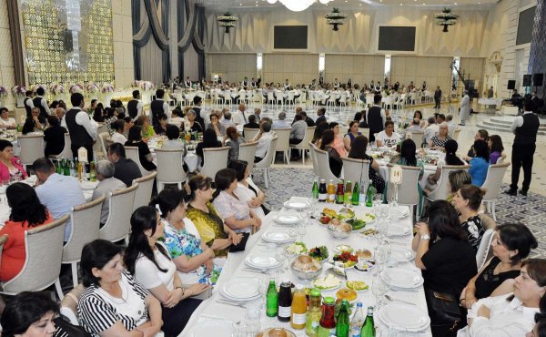 Sumqayıtda iftar süfrəsi açılıb - FOTOLAR Sumqayıtda iftar süfrəsi açılıb - FOTOLAR