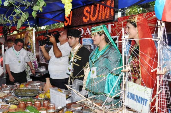 Sumqayıt dolması beynəlxalq festivalda gümüş medala layiq görülüb - FOTOLAR