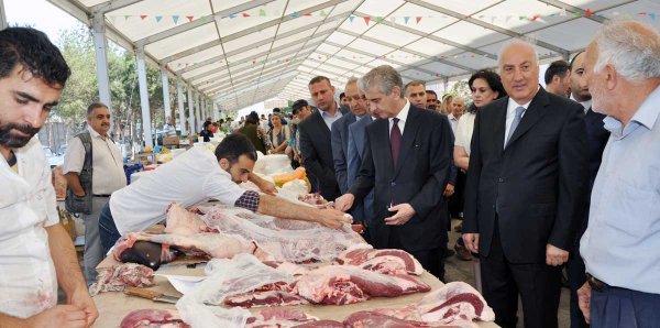 Baş nazirin müavini Sumqayıt yarmarkasında – FOTOLAR Baş nazirin müavini Sumqayıt yarmarkasında – FOTOLAR