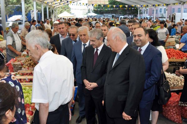 Baş nazirin müavini Sumqayıt yarmarkasında – FOTOLAR Baş nazirin müavini Sumqayıt yarmarkasında – FOTOLAR