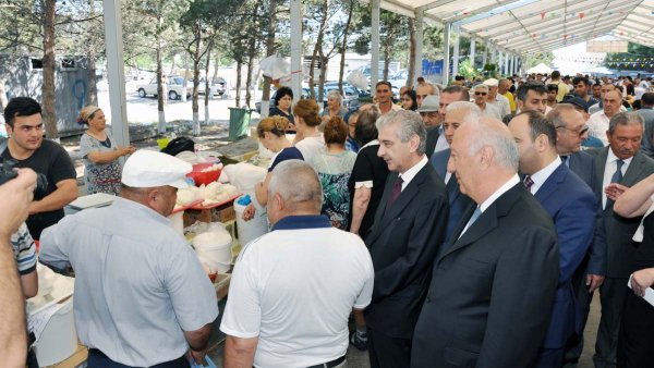 Baş nazirin müavini Sumqayıt yarmarkasında – FOTOLAR Baş nazirin müavini Sumqayıt yarmarkasında – FOTOLAR